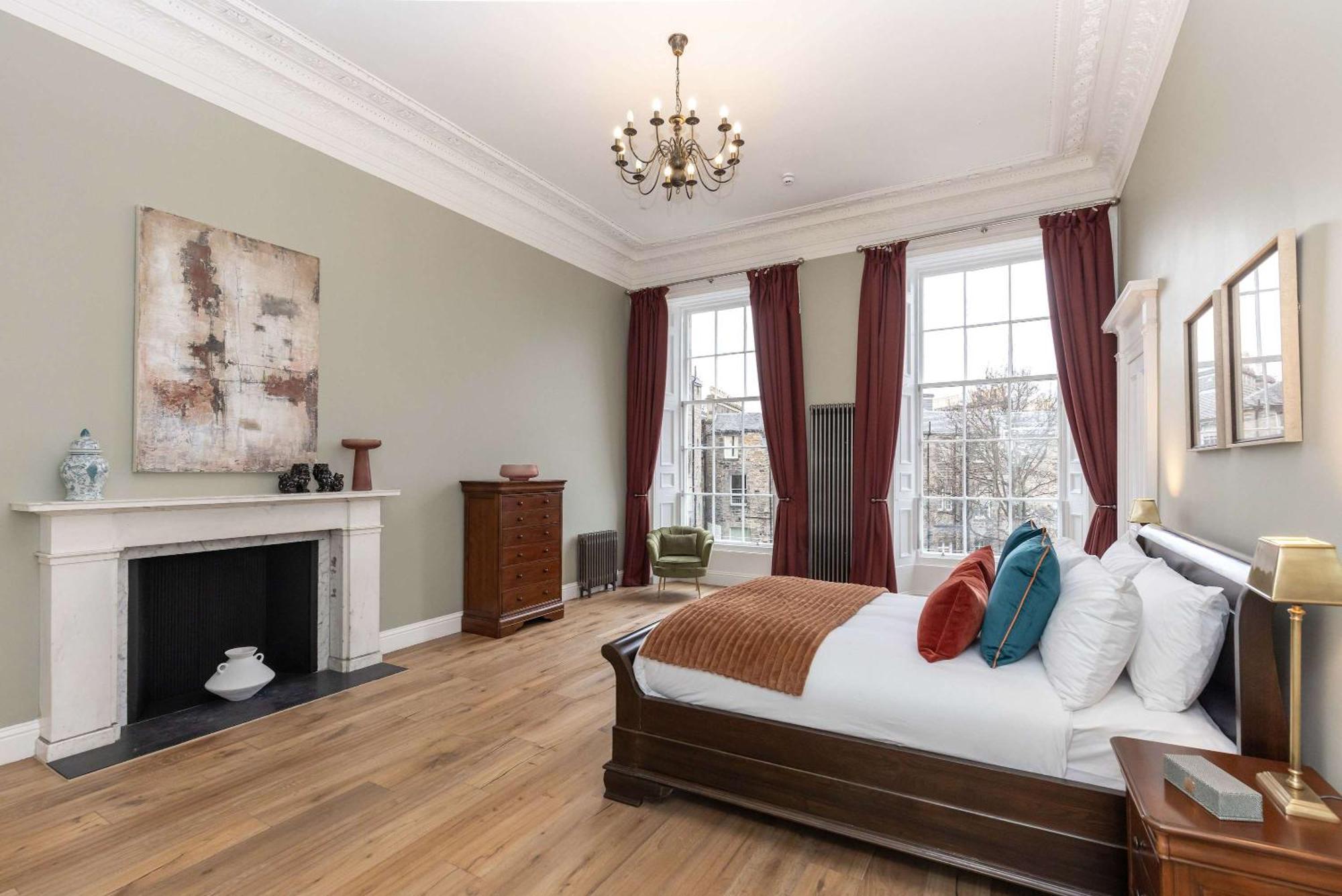 Dragon Suites Luxury Apartments At 9 Albyn Place 에든버러 외부 사진