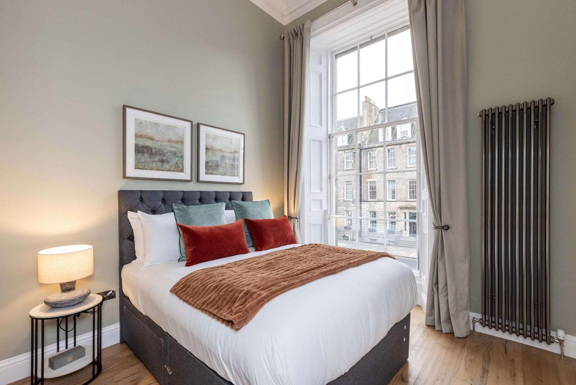 Dragon Suites Luxury Apartments At 9 Albyn Place 에든버러 외부 사진