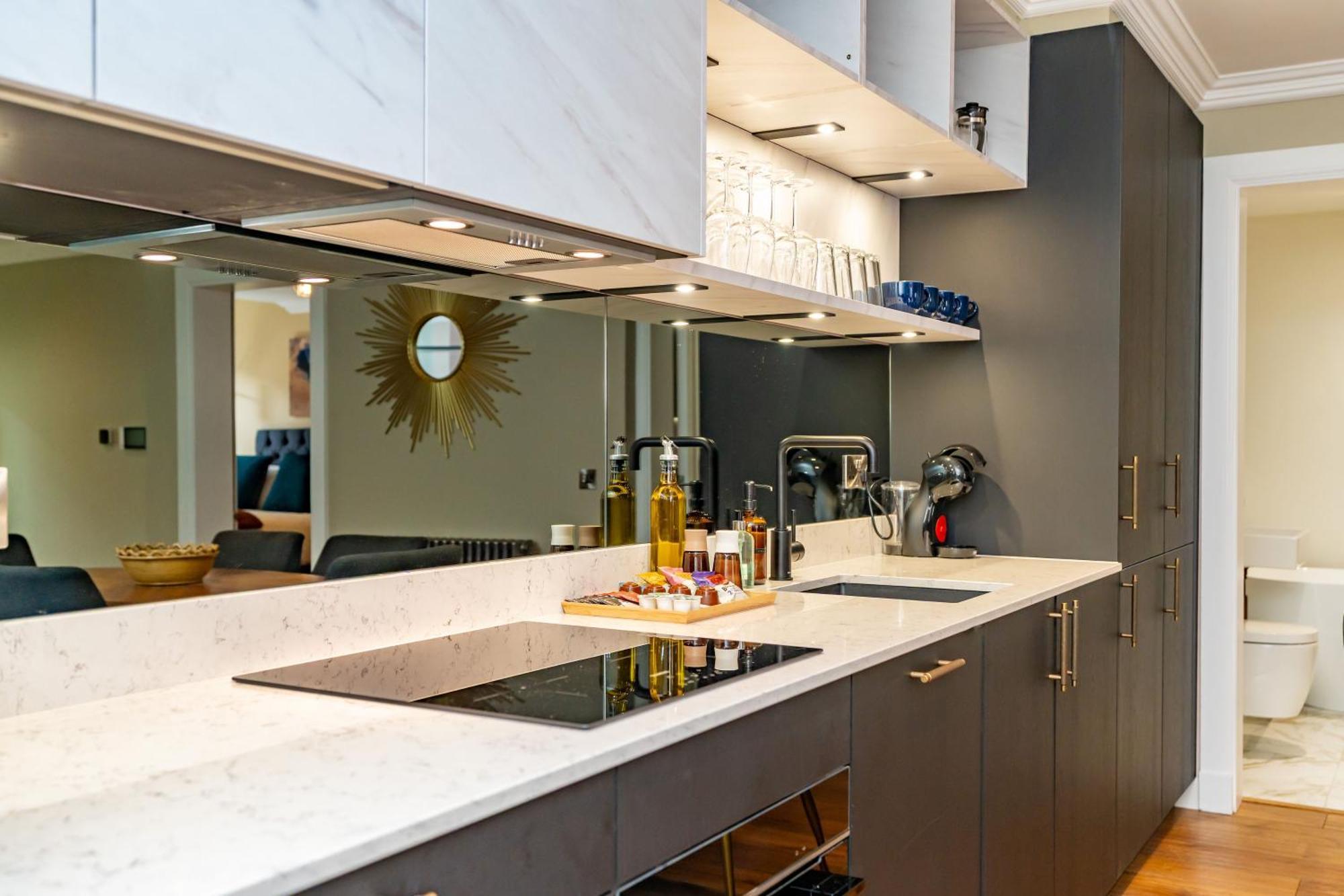 Dragon Suites Luxury Apartments At 9 Albyn Place 에든버러 외부 사진