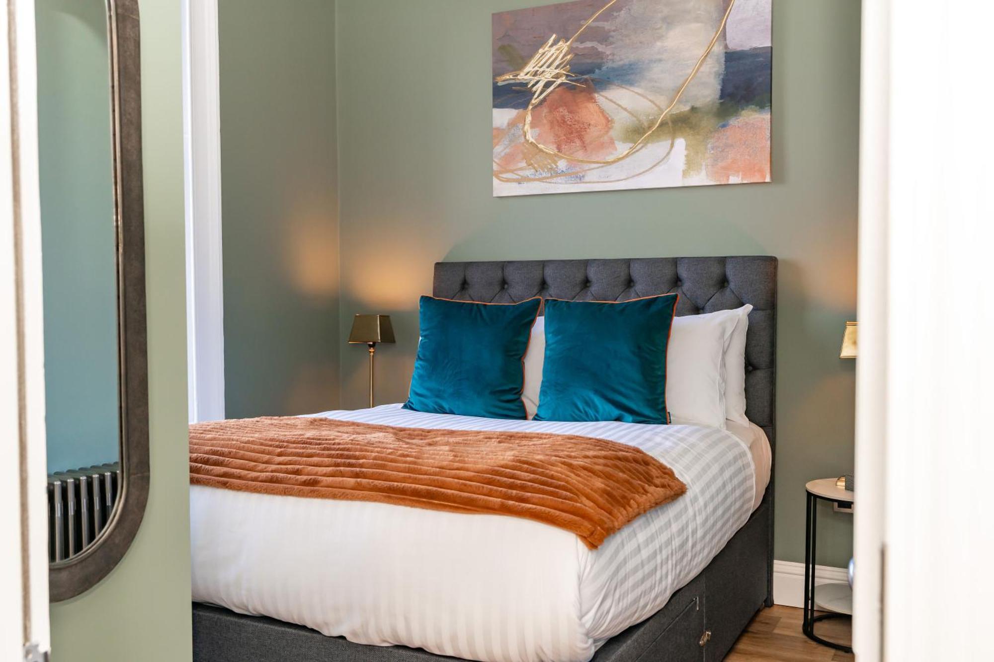 Dragon Suites Luxury Apartments At 9 Albyn Place 에든버러 외부 사진