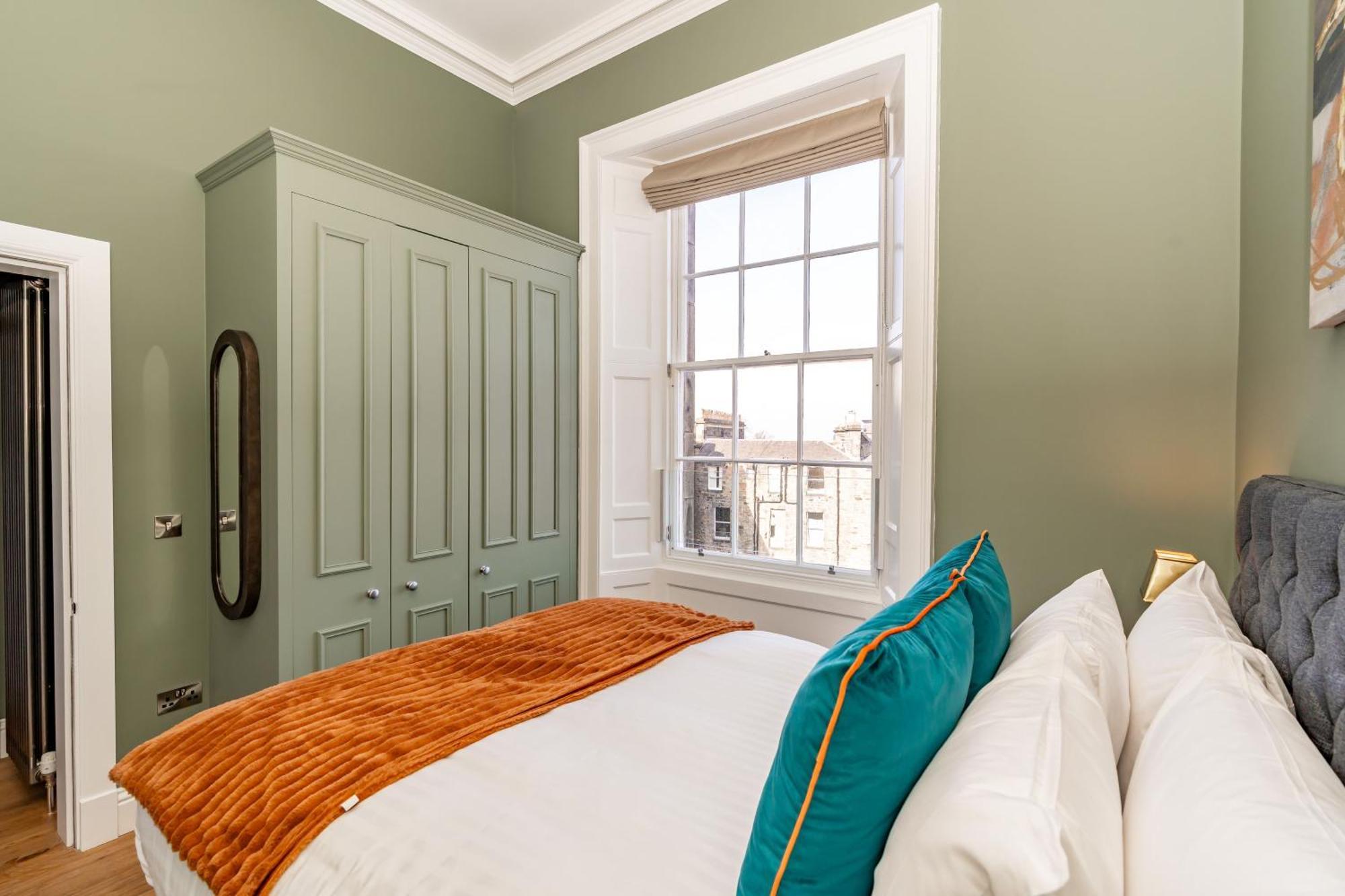 Dragon Suites Luxury Apartments At 9 Albyn Place 에든버러 외부 사진