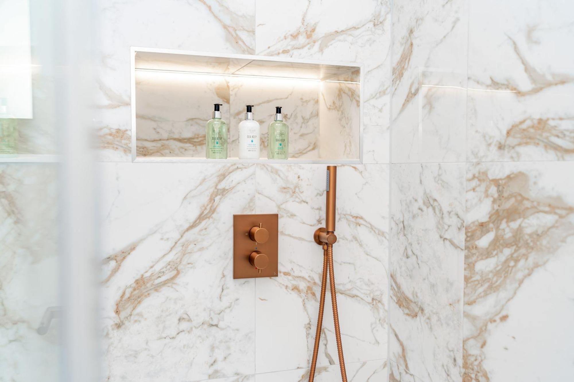 Dragon Suites Luxury Apartments At 9 Albyn Place 에든버러 외부 사진