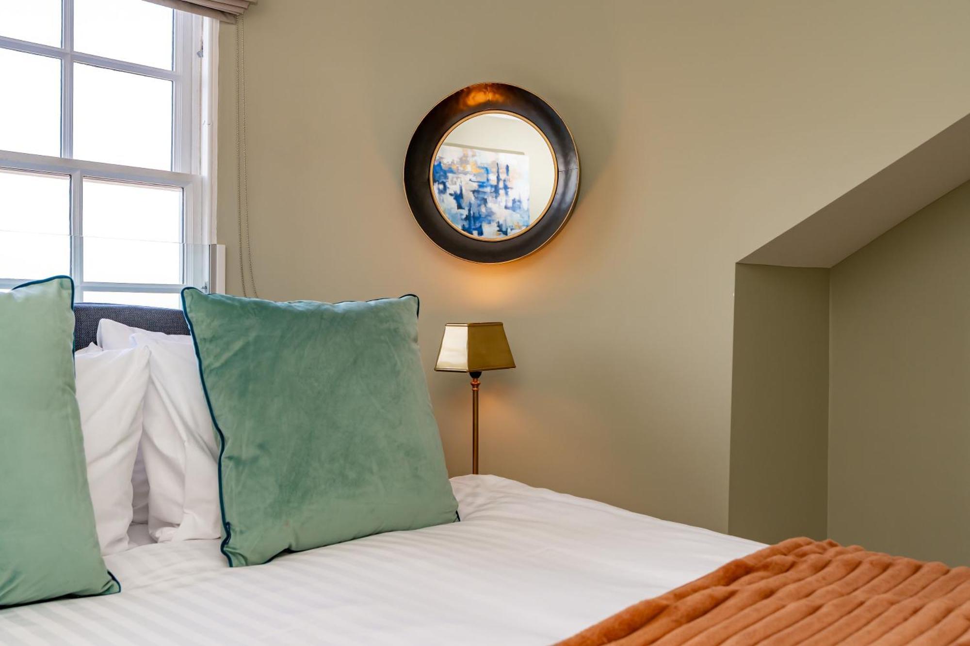 Dragon Suites Luxury Apartments At 9 Albyn Place 에든버러 외부 사진