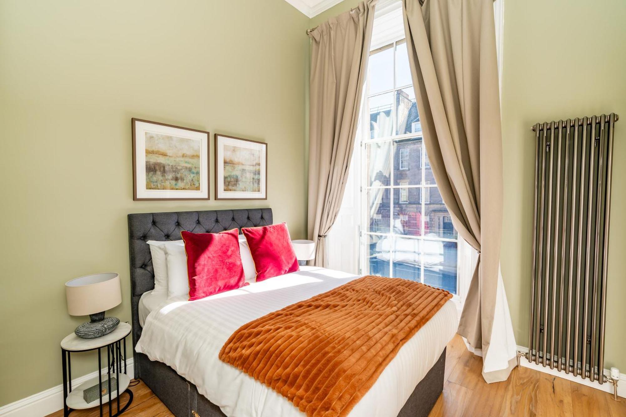 Dragon Suites Luxury Apartments At 9 Albyn Place 에든버러 외부 사진