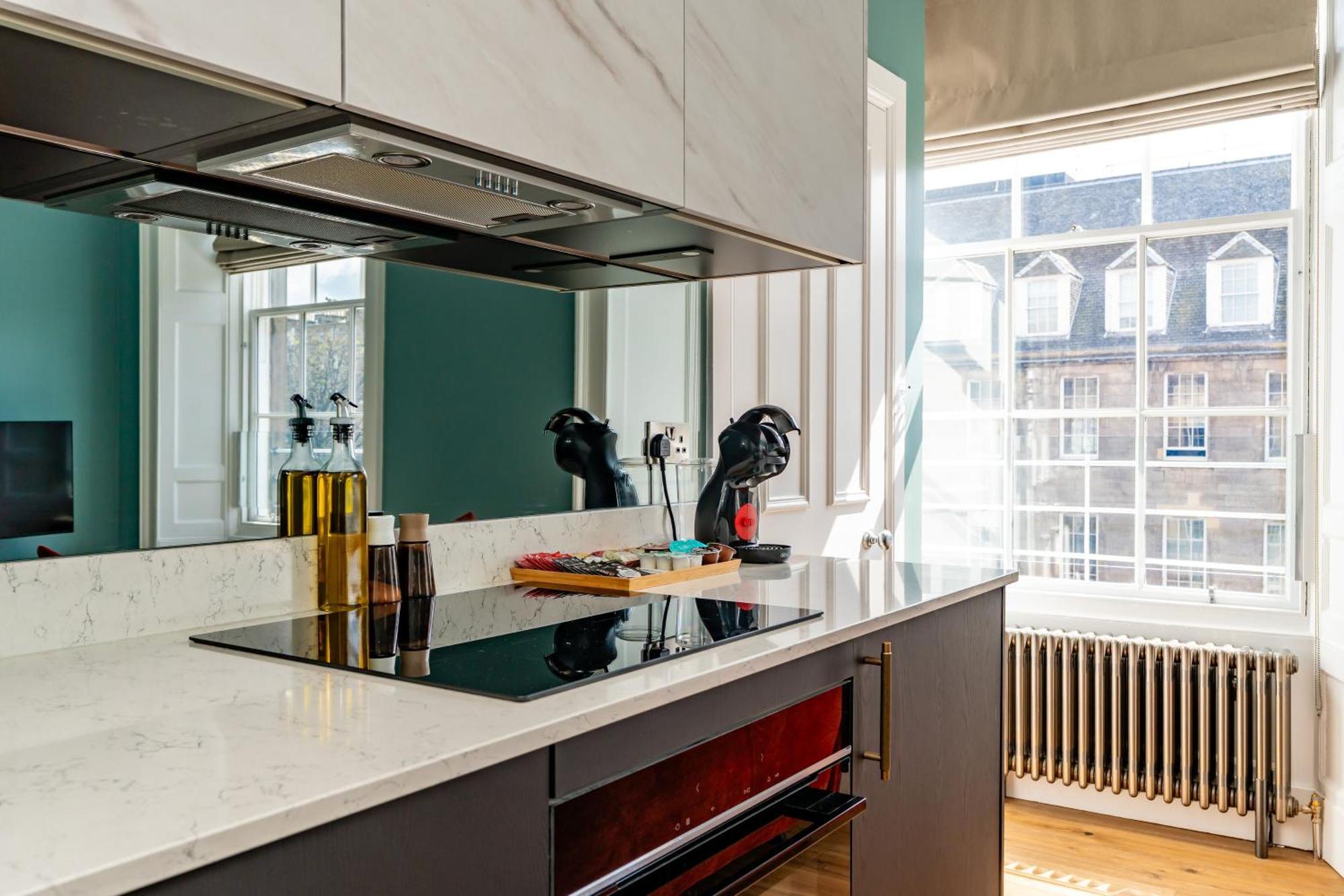 Dragon Suites Luxury Apartments At 9 Albyn Place 에든버러 외부 사진