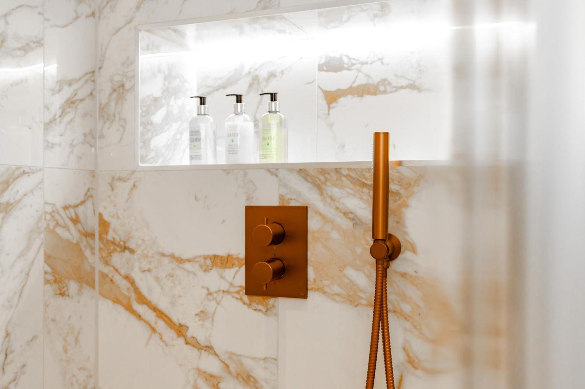 Dragon Suites Luxury Apartments At 9 Albyn Place 에든버러 외부 사진